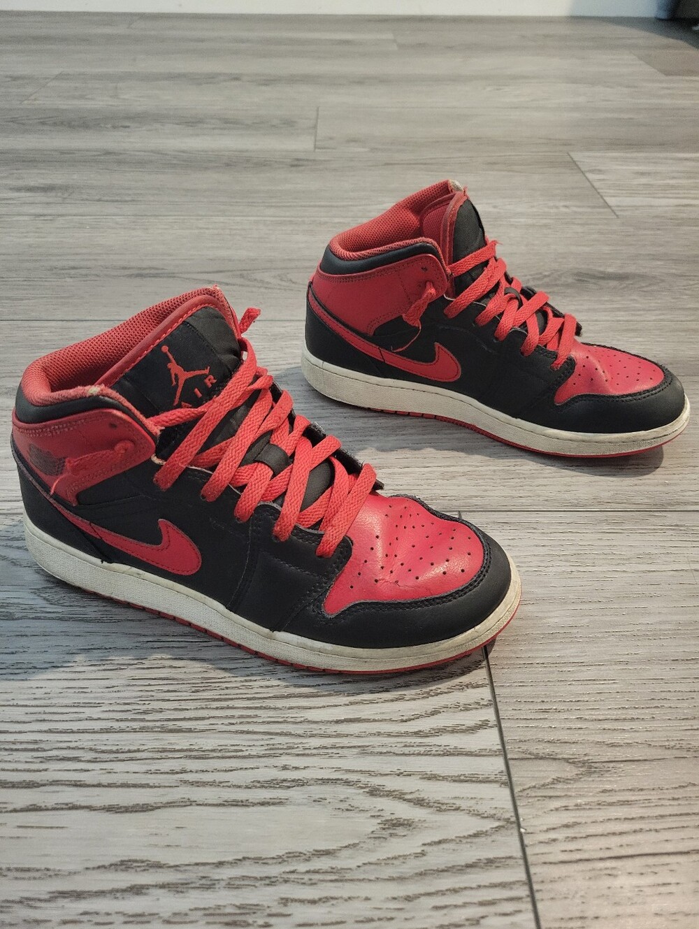 Jordan 1 Mid Size 6Y